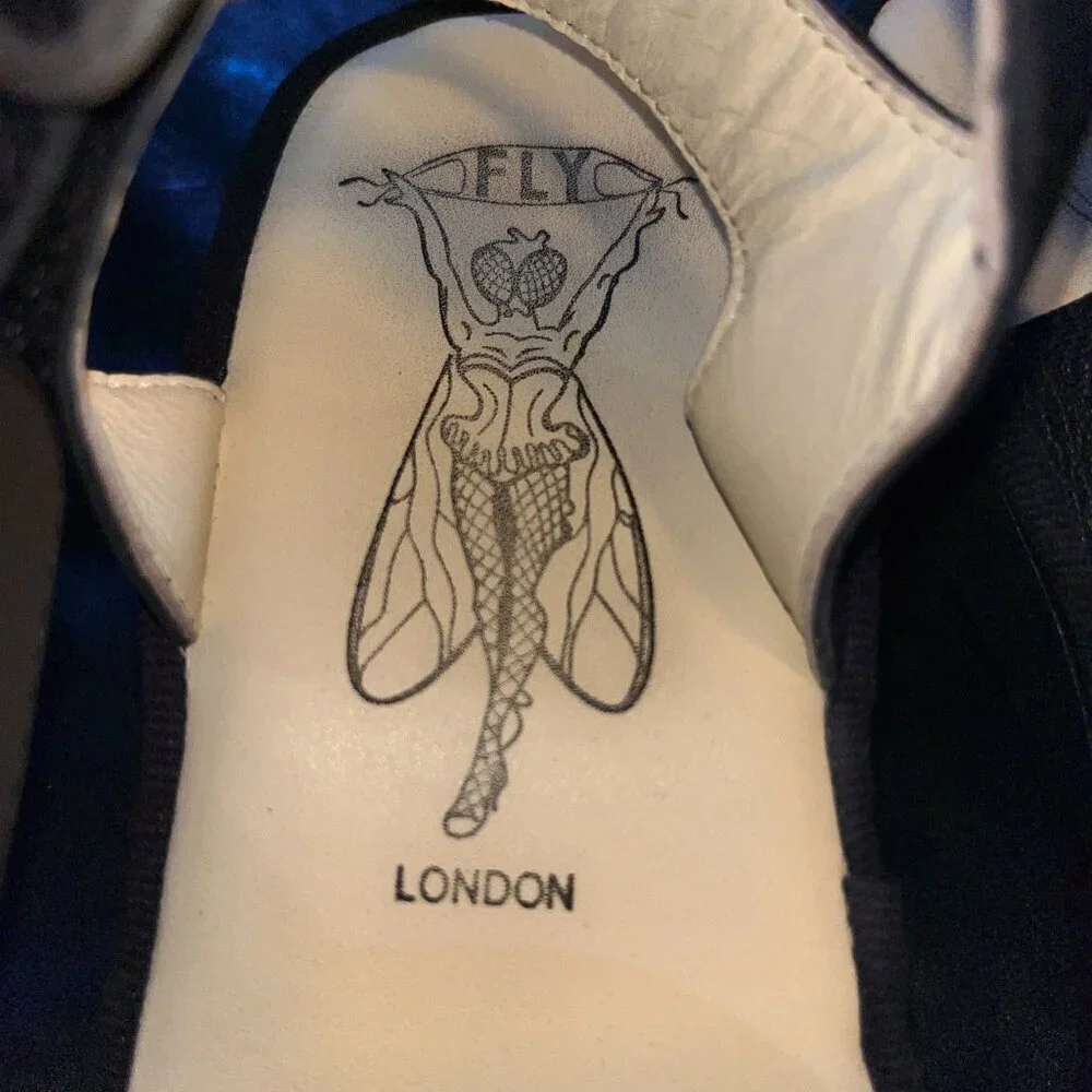 FLY LONDON TULL PLATFORM SANDALS in TAUPE/NUDE & BLACK - LIKE NEW - SIZE 39